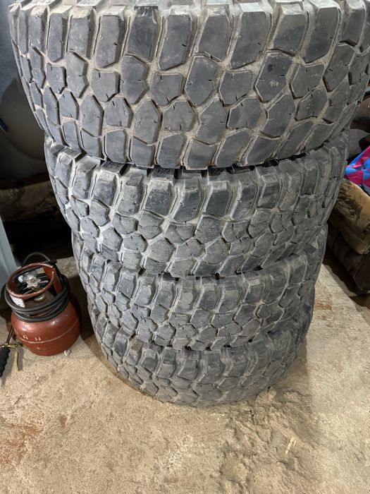 Продам резину 32х11,50 R15