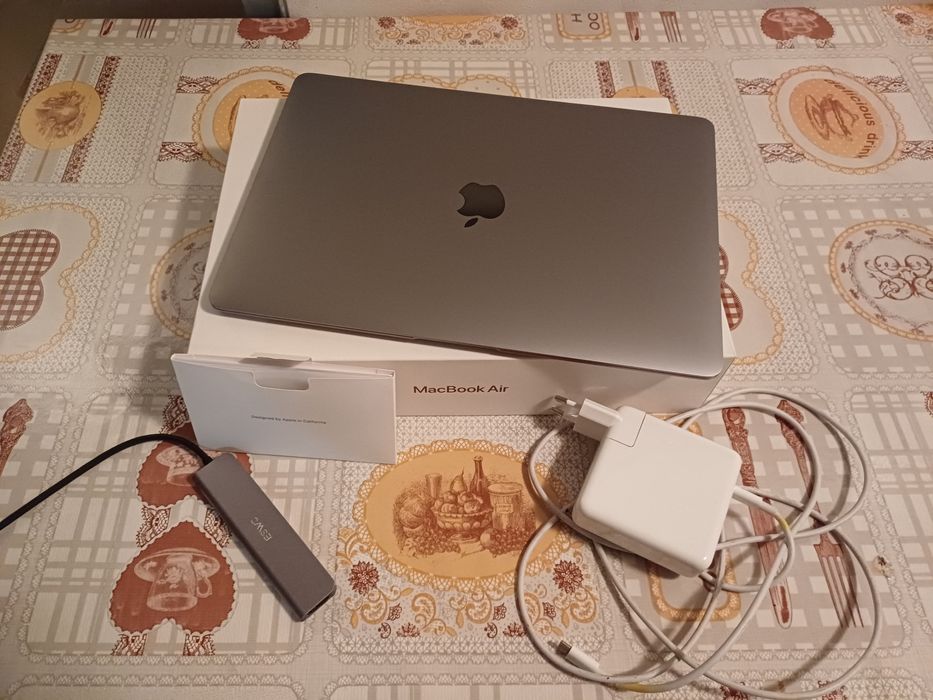 MacBook Air 13” M1 ca nou+ adaptor cadou