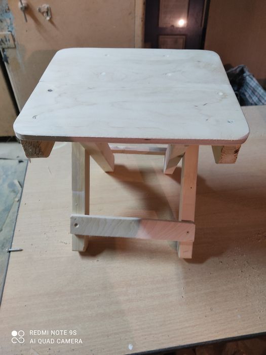 Продам складной стол и стулья