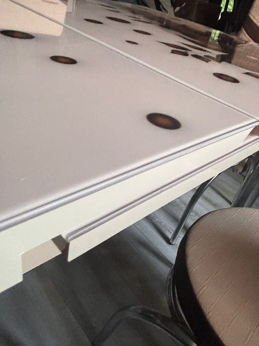Masa living cu 6 scaune, dimensiuni 80/170 desfăcut, 80/130 strânsă