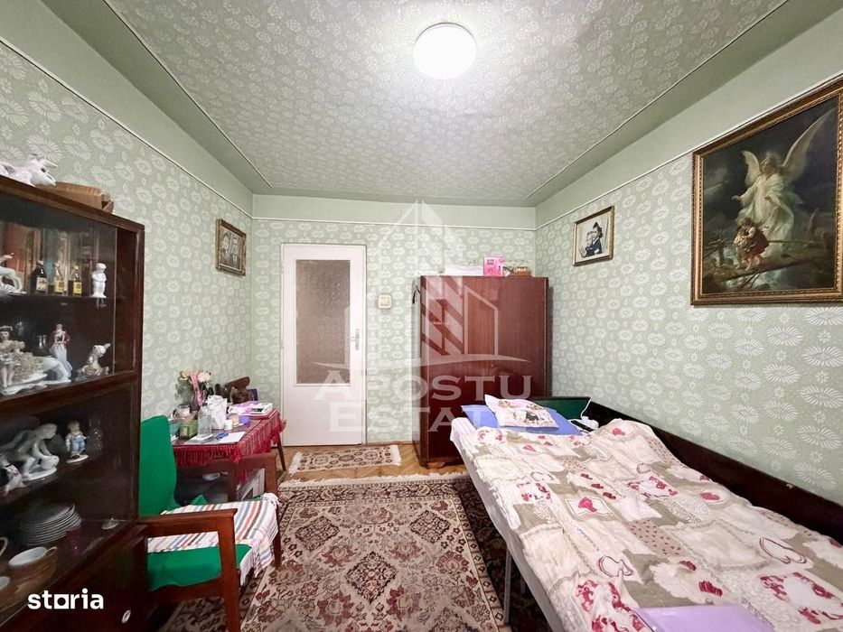 Apartament 2 camere de vanzare, boxa, zona Circumvalatiunii, Timisoara