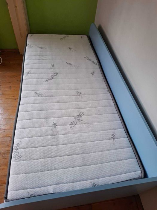 Единично легло с матрак