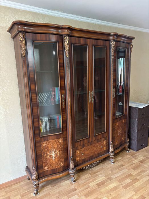 Шкаф витринный, шкаф с зеркалом