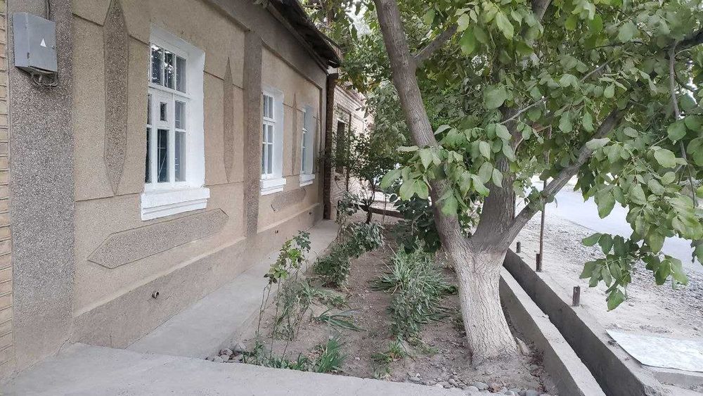 Kattaqo'rg'on shaxrida hovli sotiladi