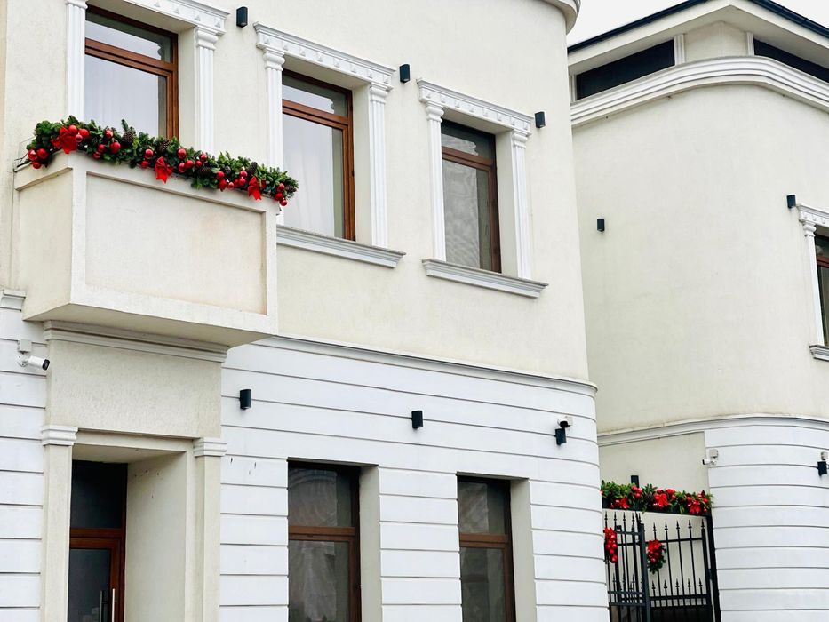 CASA vanzare/CENTRU VECHI/ 8 apartamente la cheie/tot  inchiriat