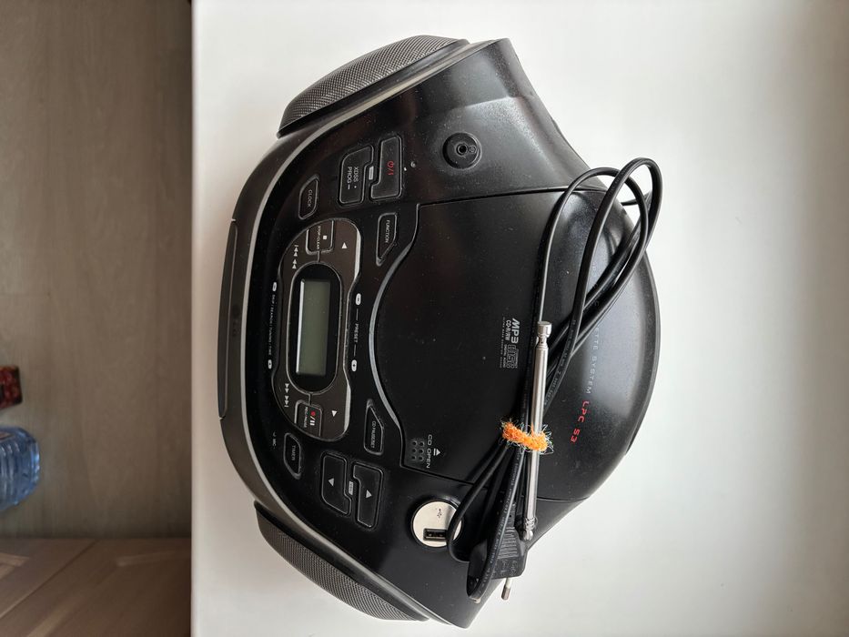 Продаю радиолу LG