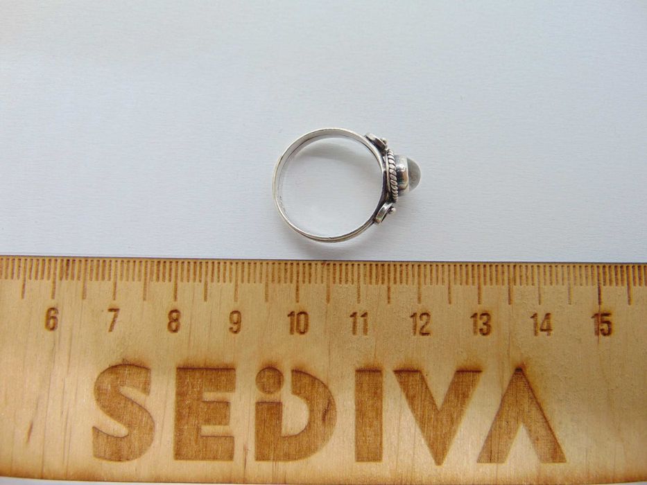 Inel din argint cu piatra lunii