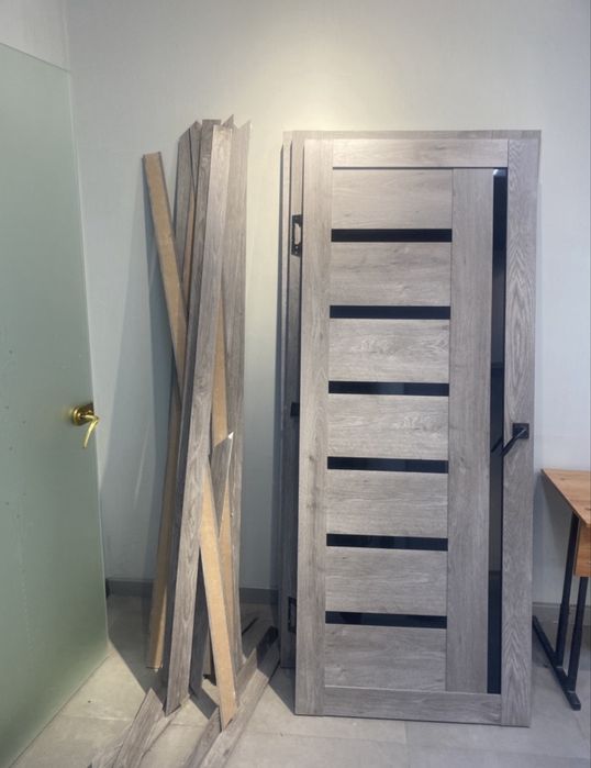 Есік,парта,орындық сатылады