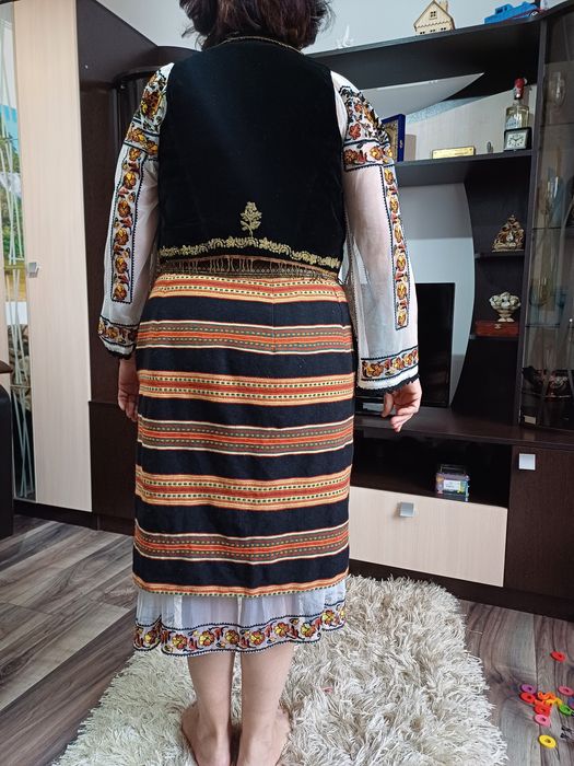 Costum popular antic