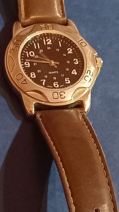 Vand ceas de mana dama Quartz,curea piele,stare perfecta,cu baterie