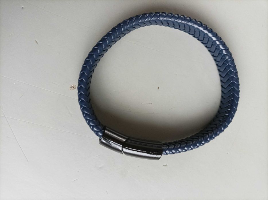 Mъжки кожени гривни с магнитна закопчалка