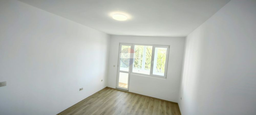 Продава се Двустаен апартамент в Варна, Младост 2 - 40 кв.м за 2798 €/кв.м - Снимка #1