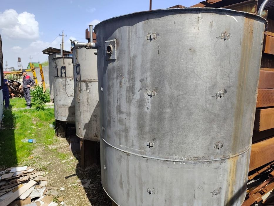 Продаю ёмкость нержавеющая сталь  4 м3