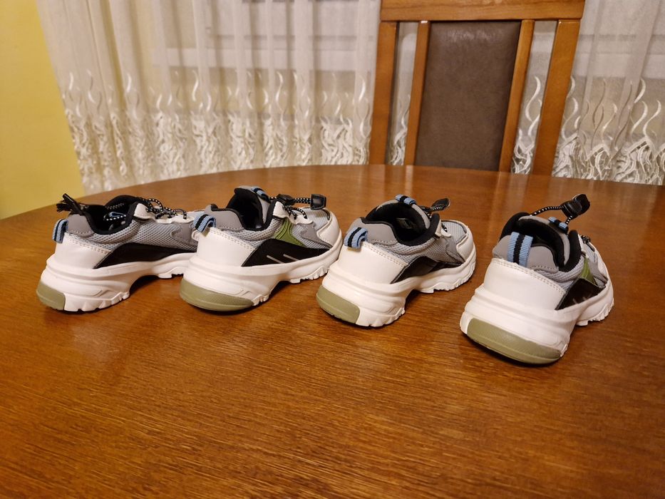 Adidasi / tenisi gemeni, mărimea 22/23 RESERVED