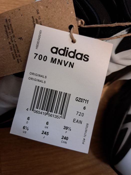 Adidas Yeezy 700 MNVN 39 1/3 blue tint, 100% originali