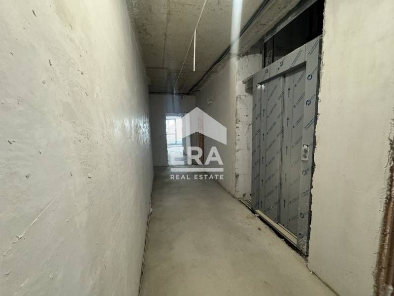 Тристаен апартамент пред Акт 15 по БДС за продажба в луксозна жилищна