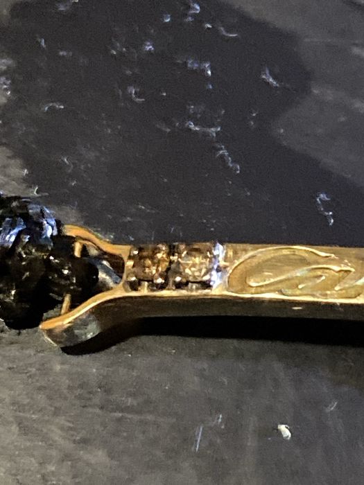 Златна гривна с естествени диаманти