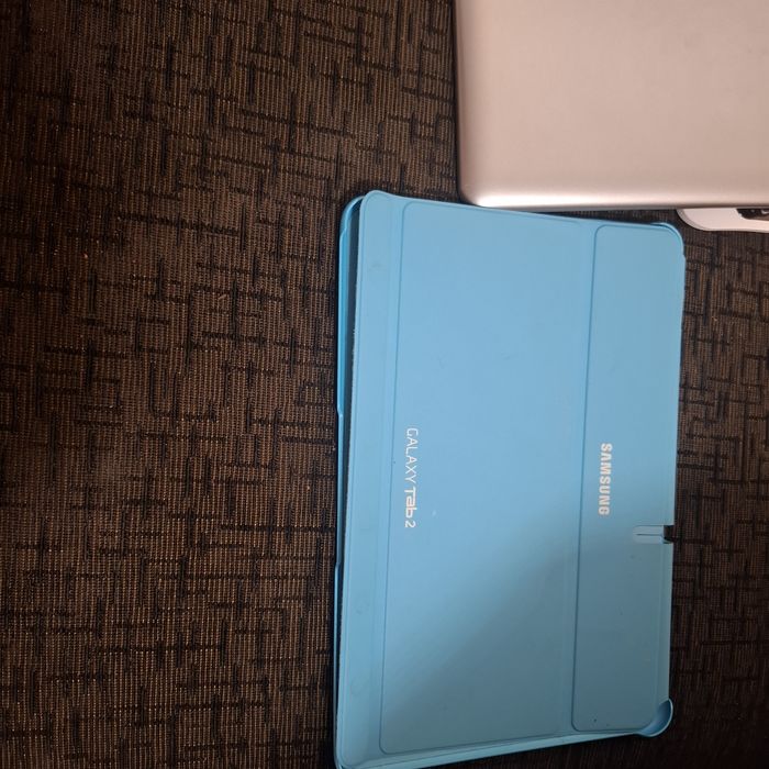 Samsung Galaxy Tab 2 с кейс и клавиатура за части