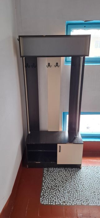 Отдам прихожую шкаф