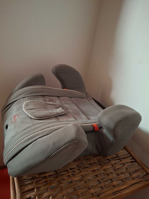Детска седалка за автомобил