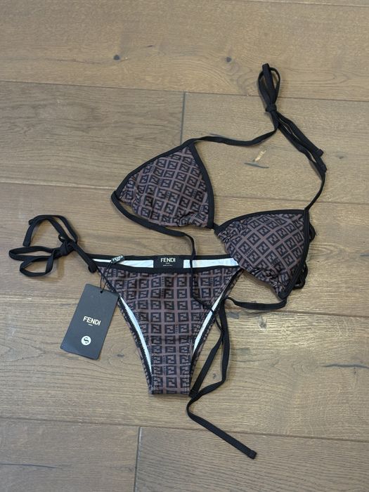Дамски бански на марката Fendi