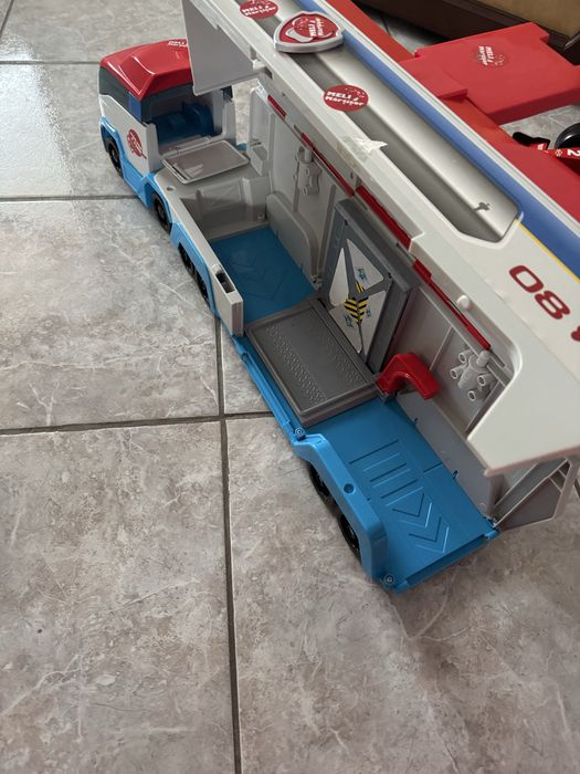 Vând camion mare PAW Patrol + Tractor roșu cu sunete