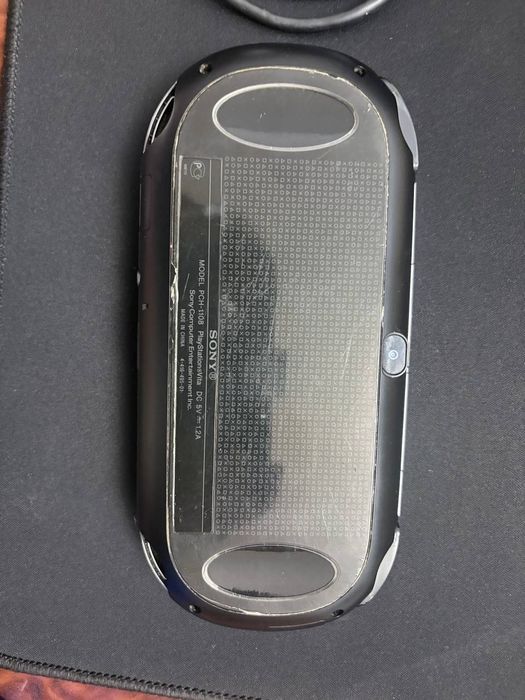 Продам Sony PlayStation Vita PCH-1108