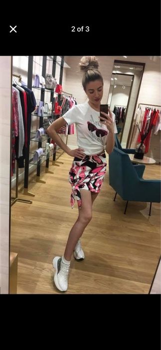 Пола Pinko с интересен елемент и десен