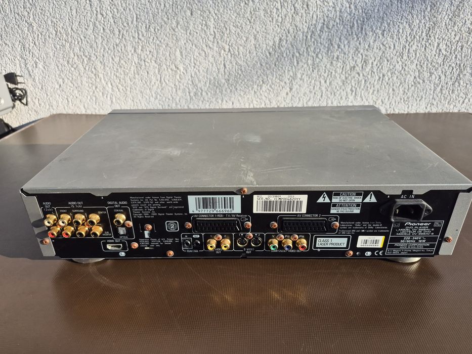 Vând DVD player marca Pioneer model DV-668AV,made in Malaysia