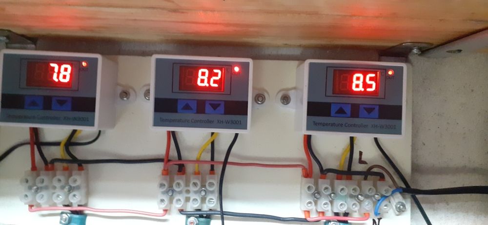 Комплект три съда за вино с поставки и Ел.част
