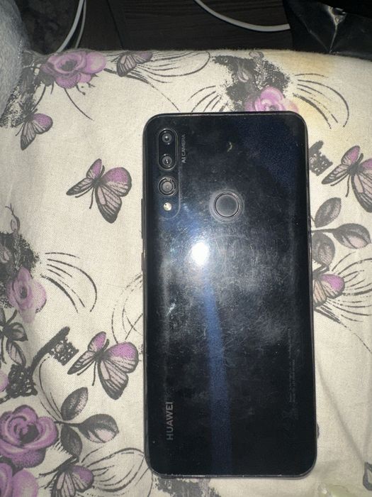 Продам хуавэй ү9
