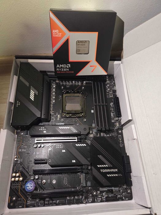 Procesor Ryzen 7 9800x3D + Placa de bază MSI X670E Tomahawk WI-FI AM5