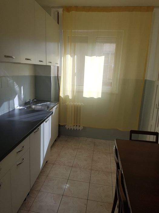 Închiriez ap. 2 camere decomandat cu lift B-dul Dacia 56mp