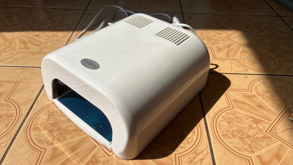 Чисто нова UV лампа за нокти