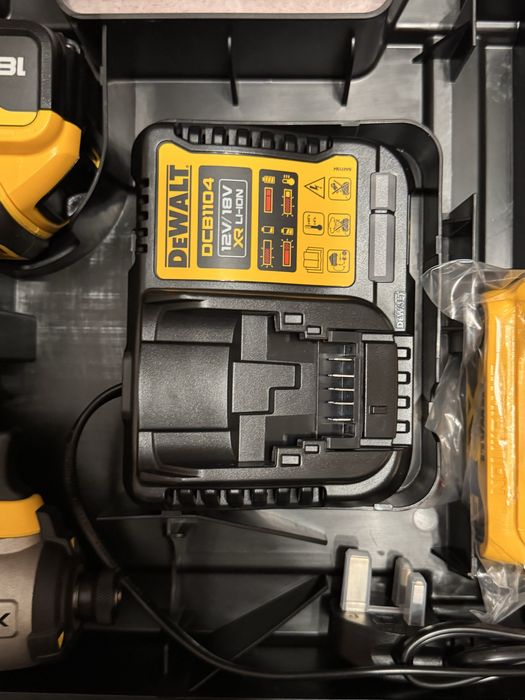 DEWALT DCF887P2 impact driver 2-18V-5AH LI-ION batteries brushless