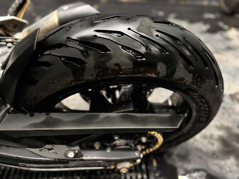 BMW F900R - schimb cu scuter + diferenta