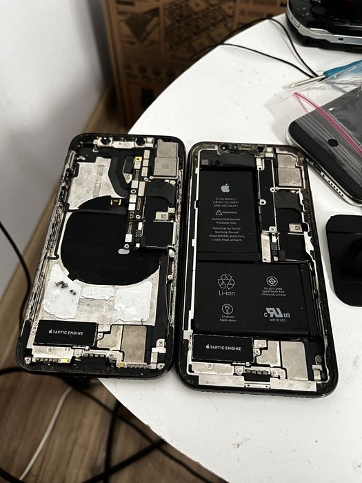 Doua Iphone X de piese
