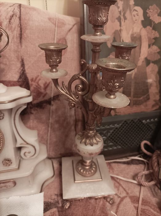 Стар френски работещ часовник със свещници и гонг