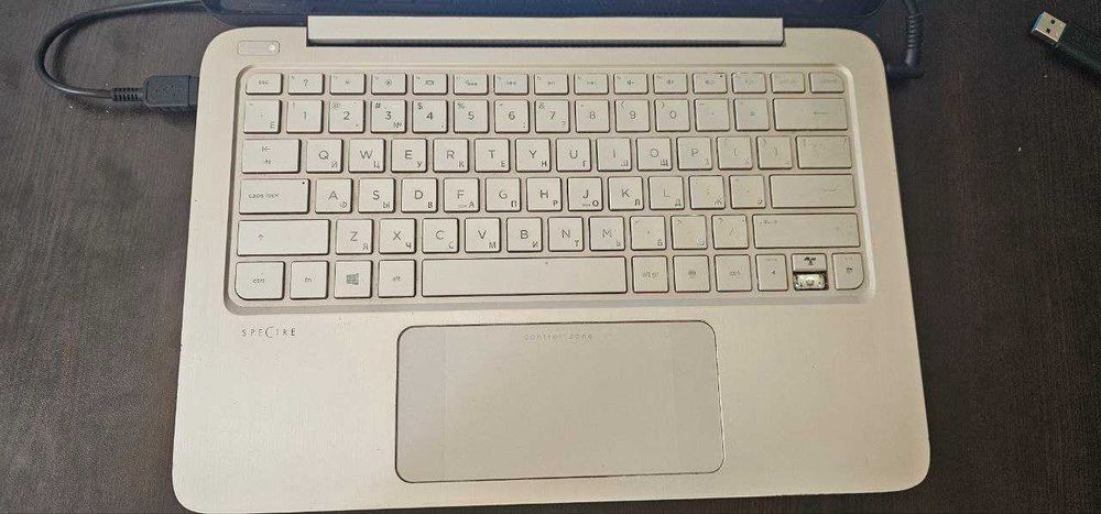 Лаптоп HP Spectre 13.3 F1N51EA (Руски букви)