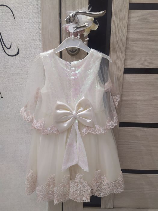 Продам платья красивые