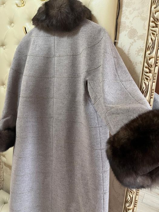 Пальто с мехом ламы