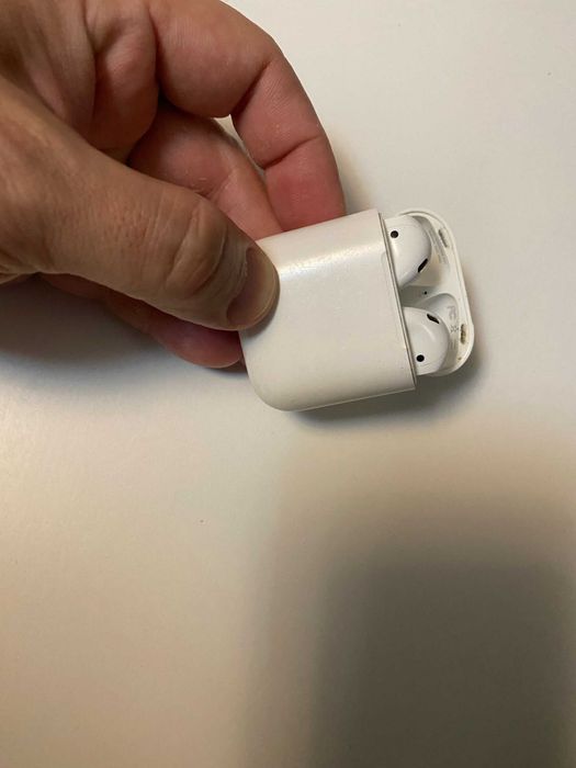 Продам Airpods 2 кейс (ОРИГИНАЛ)