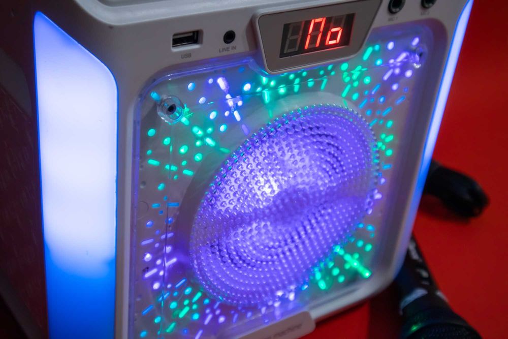 Singing Machine Groove караоке система Bluetooth LED светлини RCA