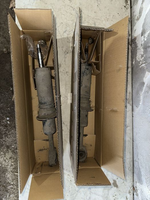 Амортизатор Lexus lx570