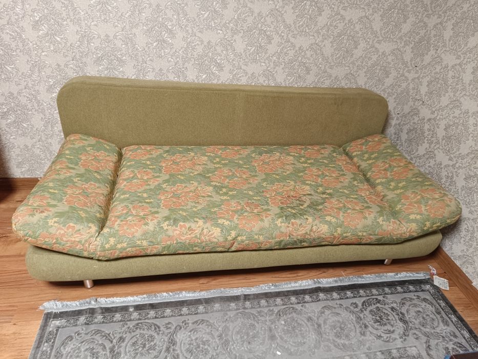 Диван.           .