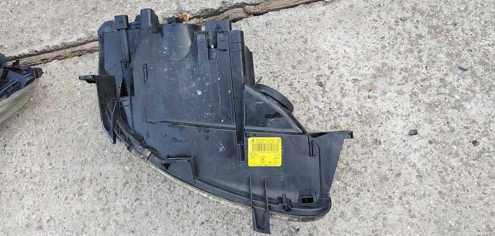 Vând faruri originale Smart 451, întregi, în stare bună.