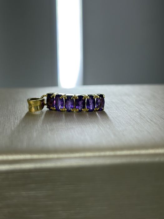 Золотые серьги с александридом