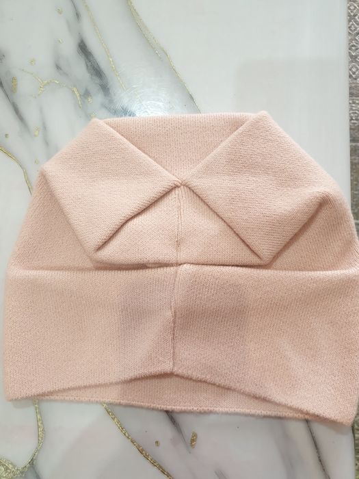 Женская тонкая шапка