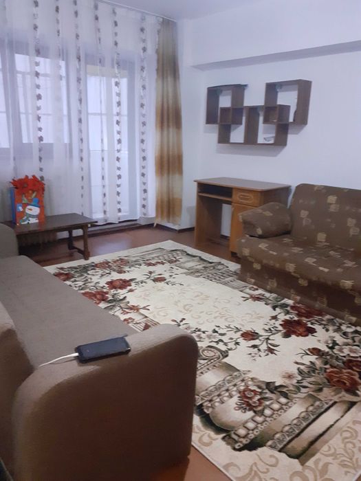Închiriez apartament semidecomandat sector 6