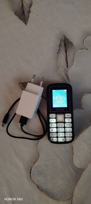 Продаëтся кнопочный телефон Novey 106
